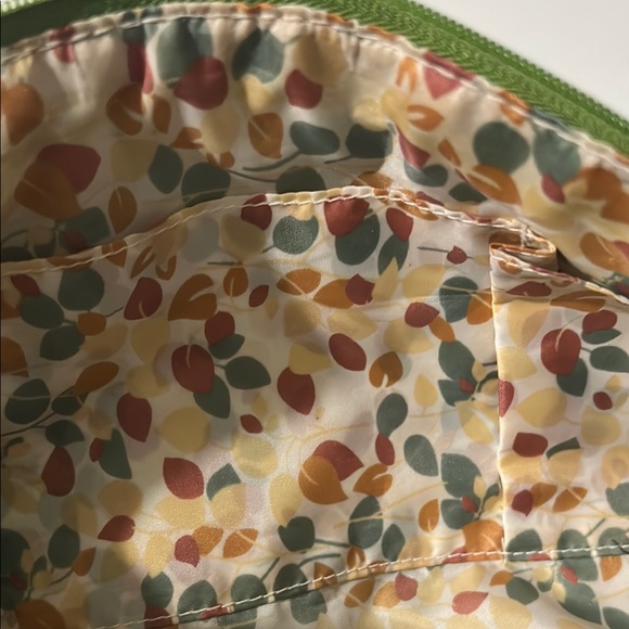 Vibrant Green Glossy Leather Shoulder Bag - Picture 5 of 8